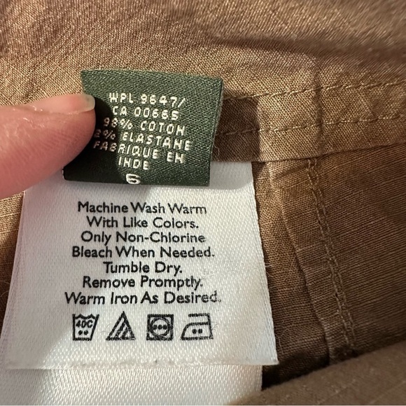 Eddie Bauer Mercer Fit woman's size 6 brown shorts - Picture 3 of 4